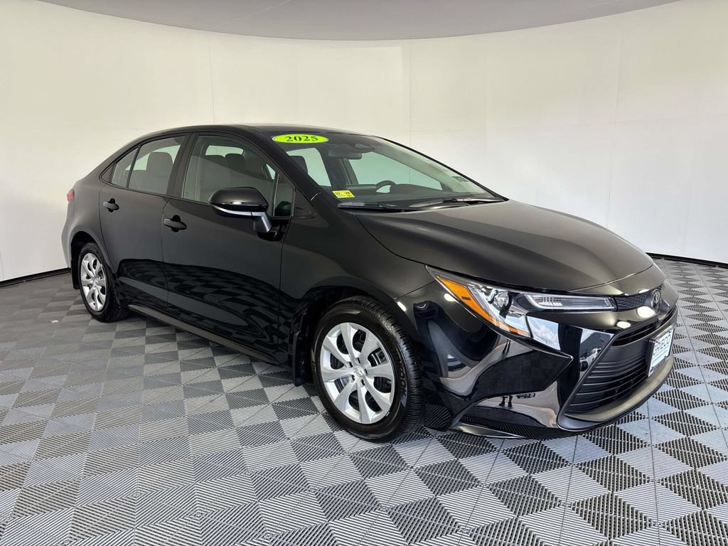 Used 2025 Toyota Corolla LE FWD image 1
