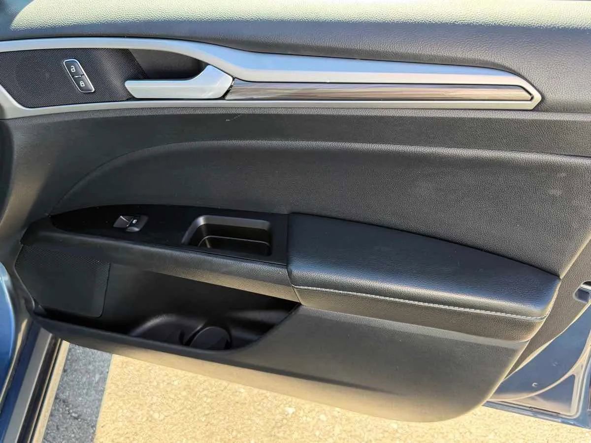 Used 2019 Ford Fusion SEL FWD image 9