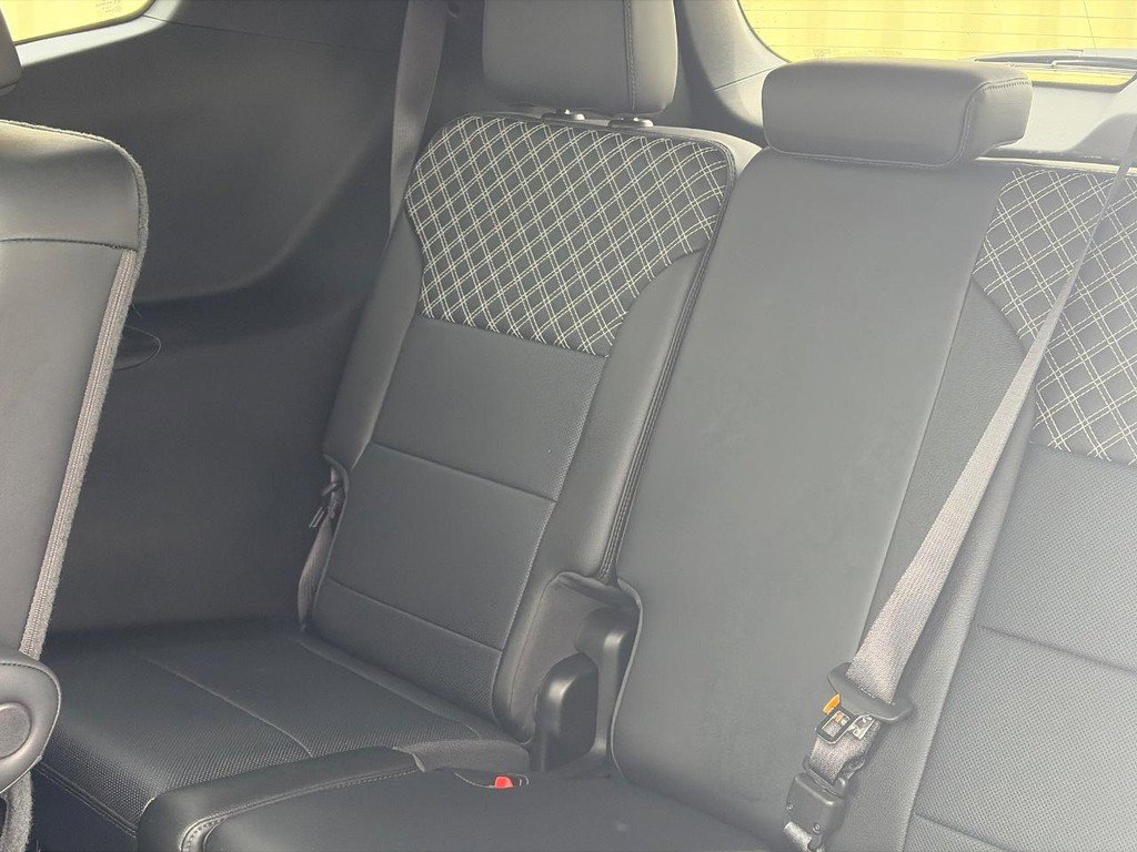 Used 2025 GMC Acadia Denali FWD image 17