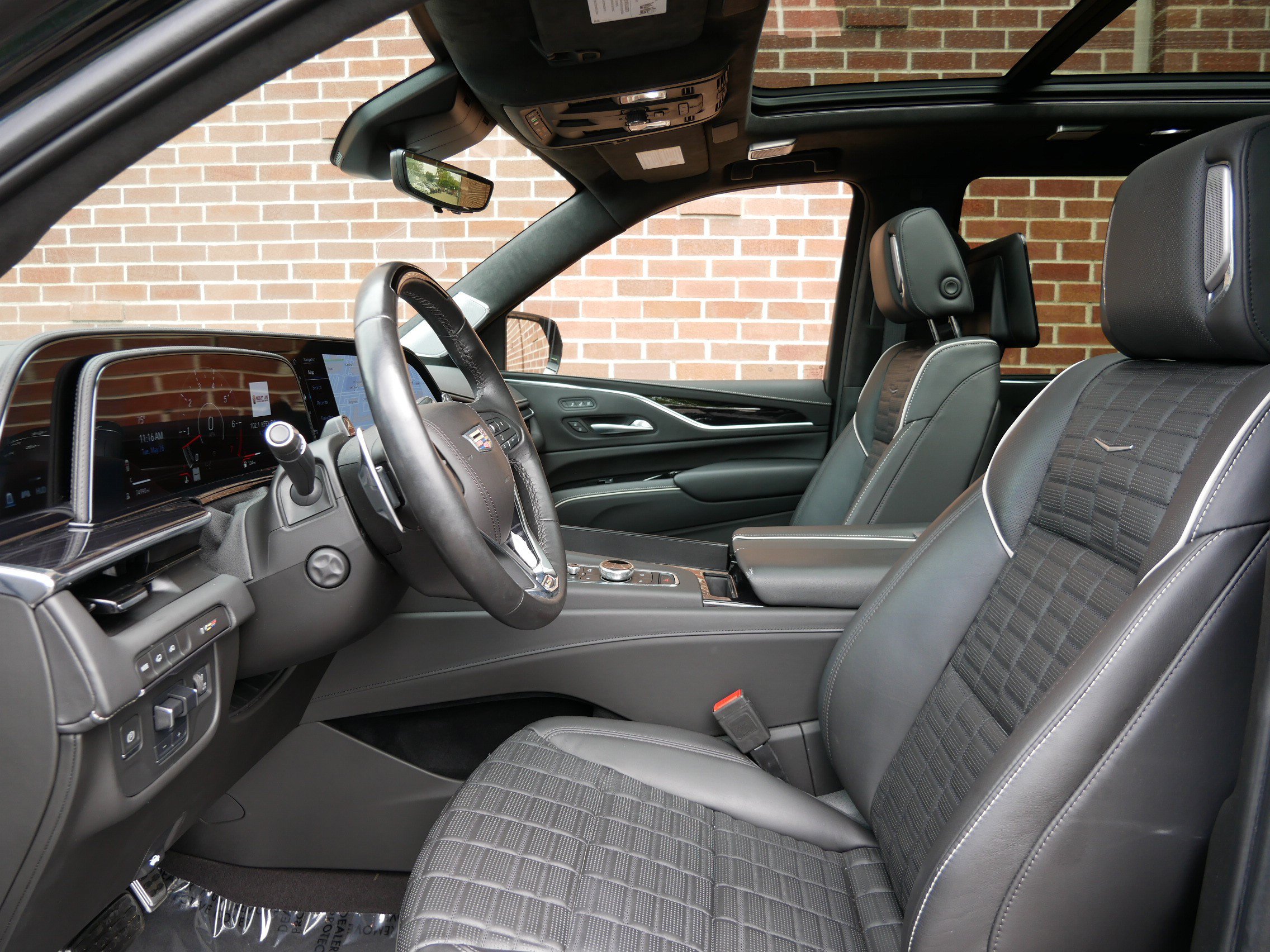 Used 2023 Cadillac Escalade V w/ LPO, ONYX Package AWD/4WD image 6