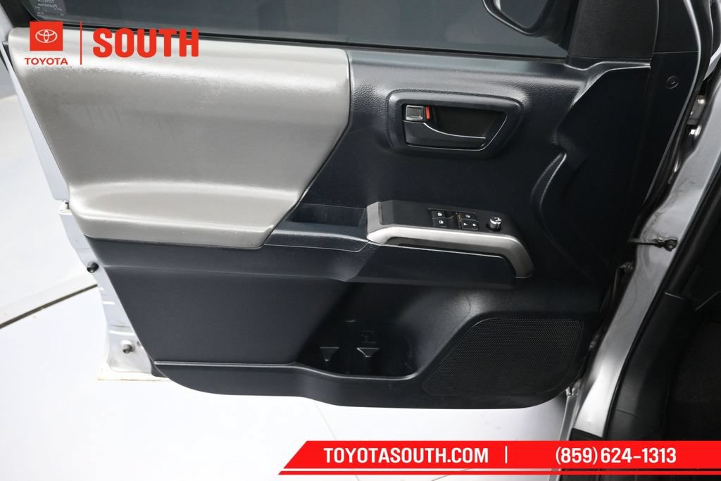 Used 2016 Toyota Tacoma SR5 AWD/4WD image 23