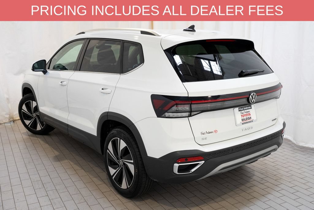 Used 2025 Volkswagen Taos SE AWD/4WD image 3