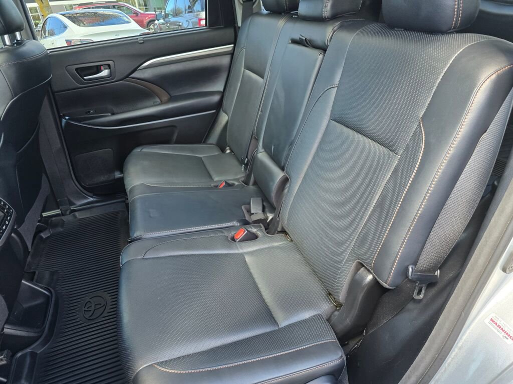 Used 2018 Toyota Highlander Limited Platinum AWD/4WD image 13