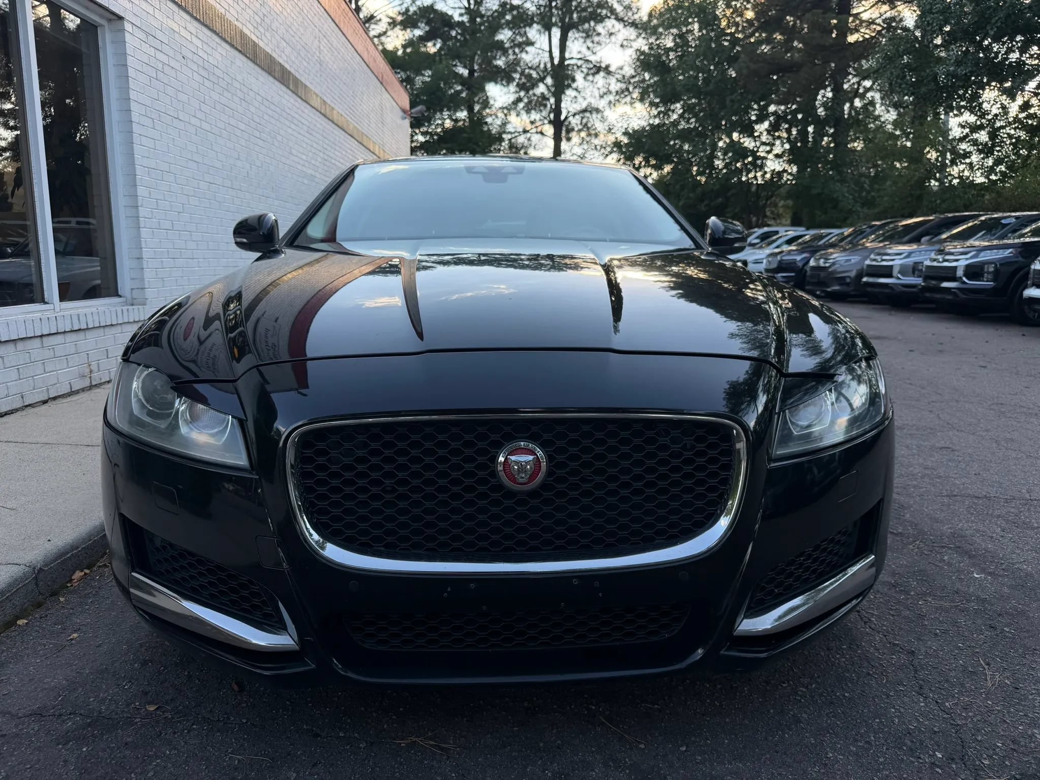 Used 2018 Jaguar XF AWD image 3