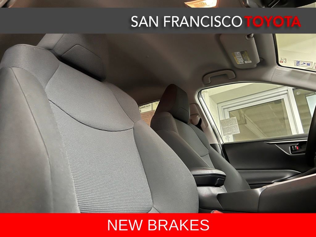 Used 2021 Toyota RAV4 LE image 19