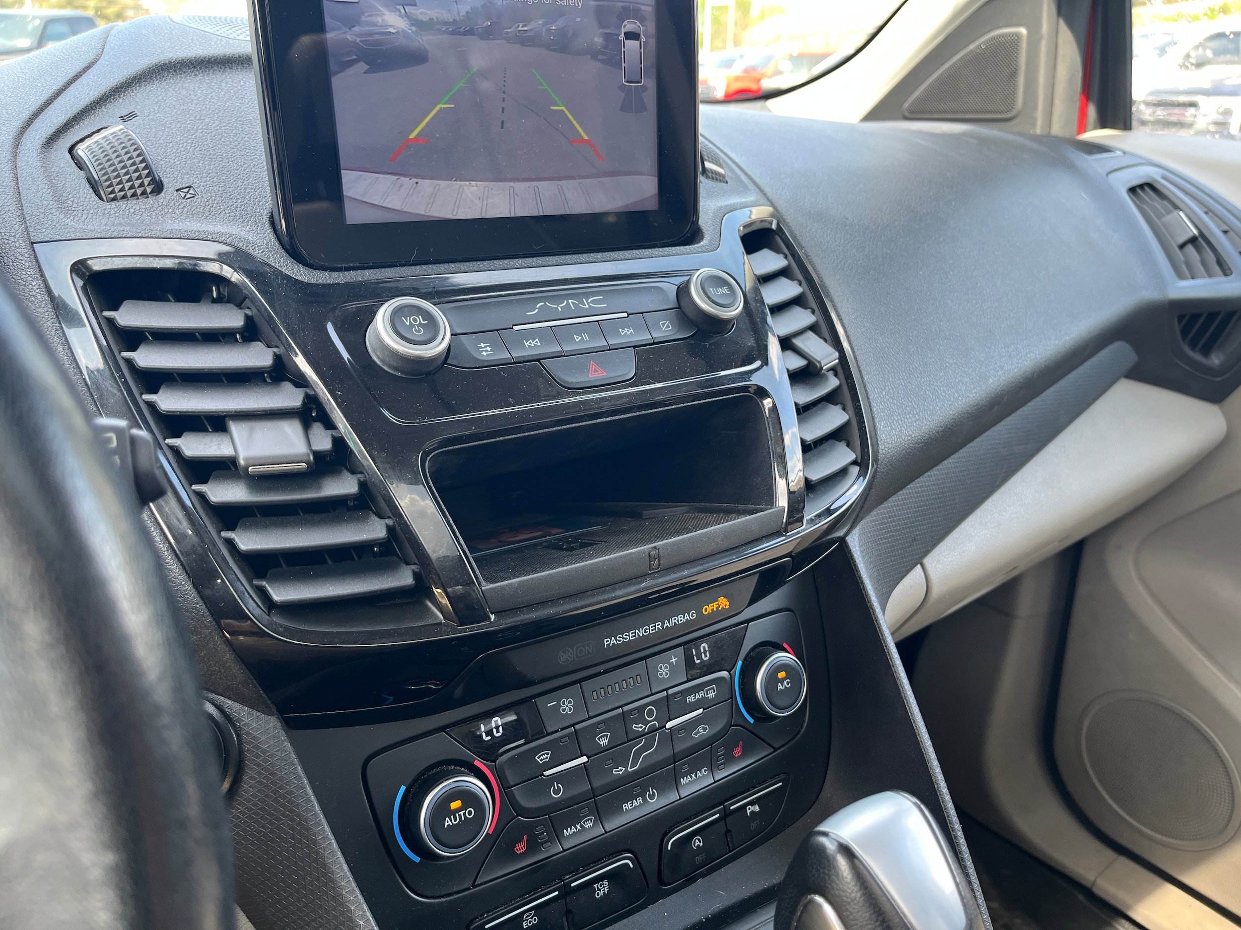 Used 2020 Ford Transit Connect Titanium FWD image 16
