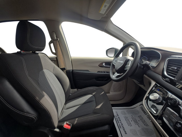 Used 2023 Chrysler Voyager LX FWD image 16
