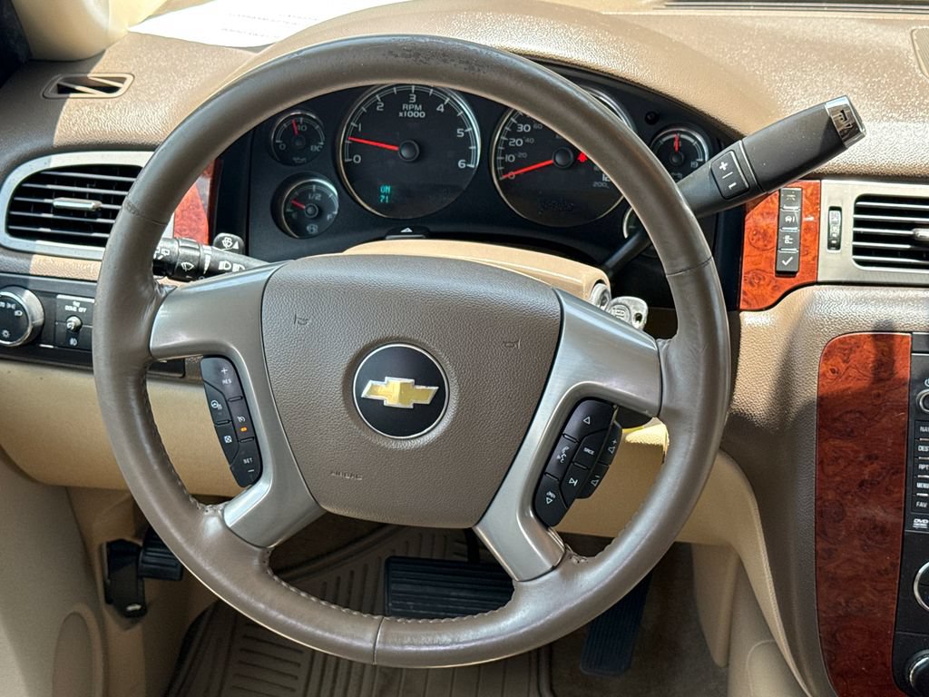 Used 2013 Chevrolet Suburban LTZ RWD image 15