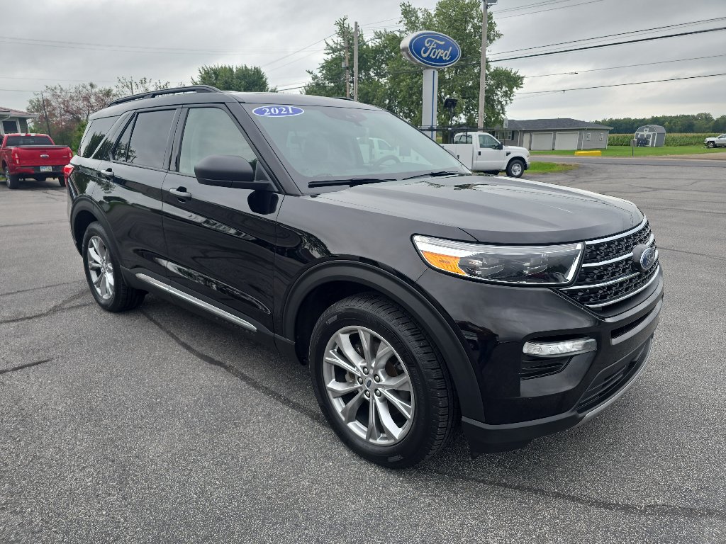 Used 2021 Ford Explorer XLT w/ Equipment Group 202A AWD/4WD image 4