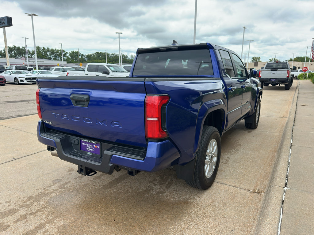 Used 2024 Toyota Tacoma SR5 AWD/4WD image 9