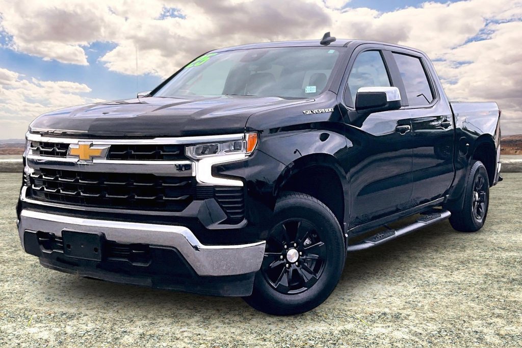 Used 2025 Chevrolet Silverado 1500 LT AWD/4WD image 3