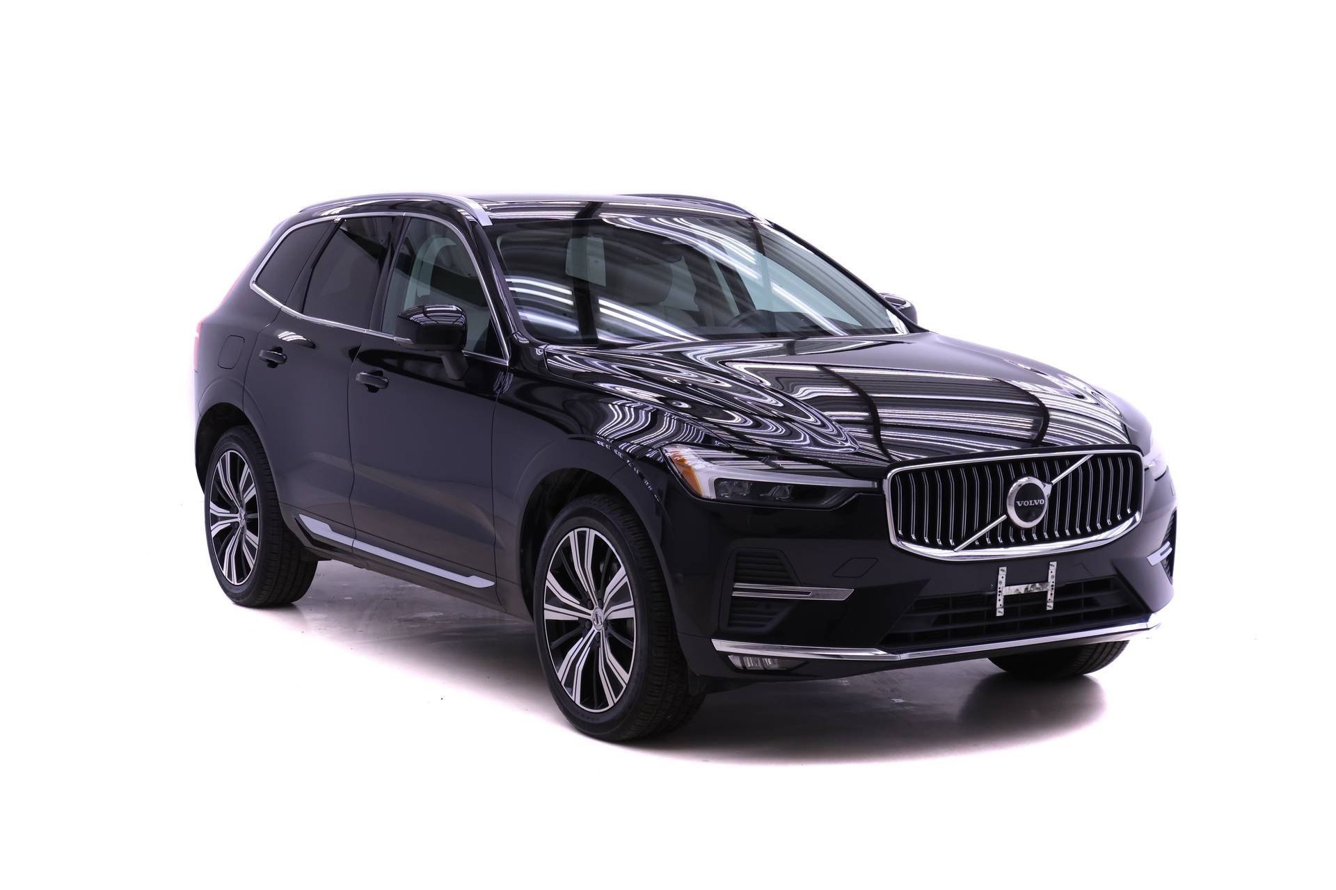 Certified 2022 Volvo XC60 B6 Inscription w/ Advanced Package image 3