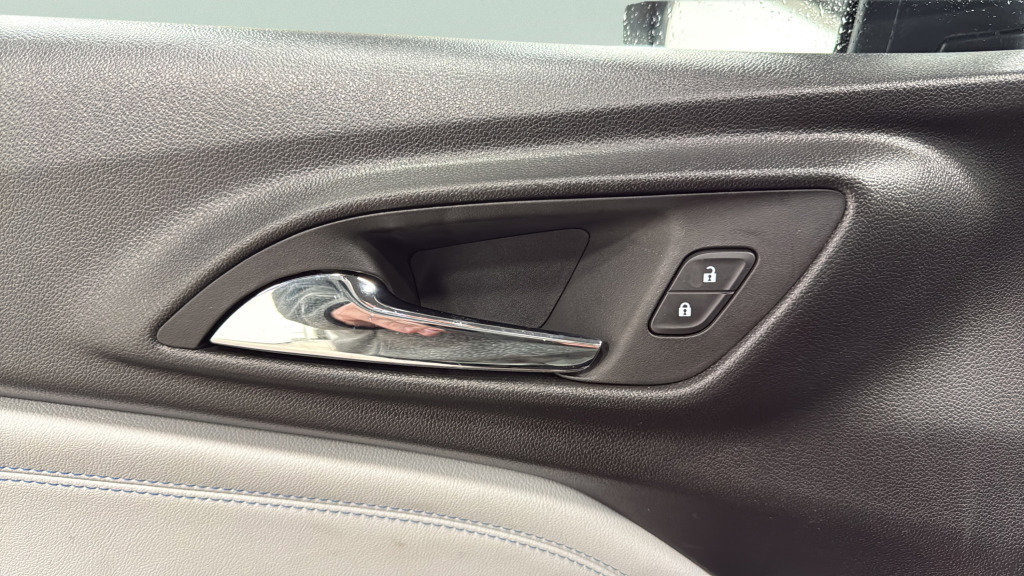 Used 2025 Chevrolet Trax LT w/ LT Convenience Package image 15