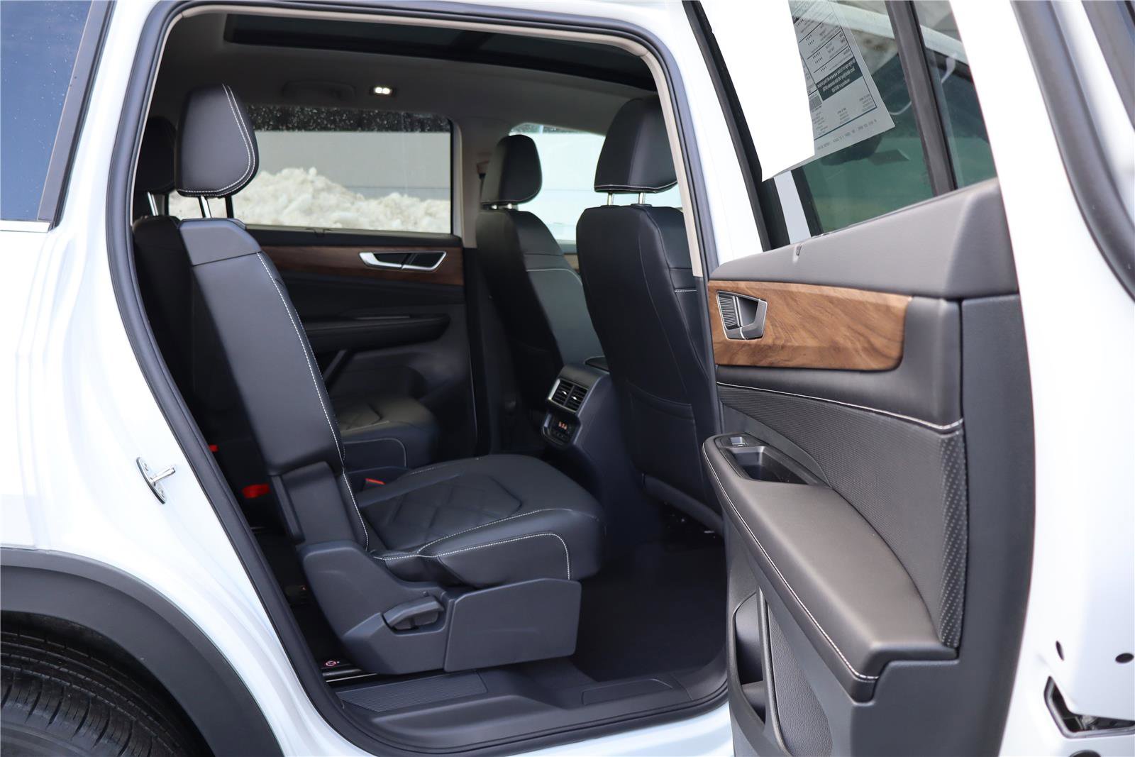 New 2026 Volkswagen Atlas SE image 32