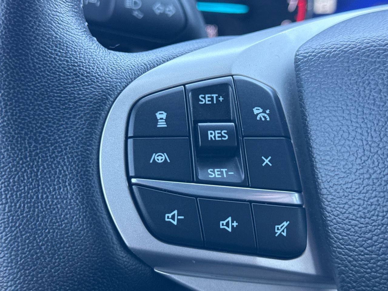 Used 2023 Ford Explorer Limited AWD/4WD image 28