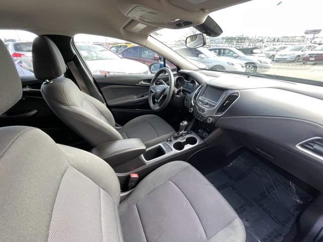 Used 2017 Chevrolet Cruze LT w/ Convenience Package FWD image 11