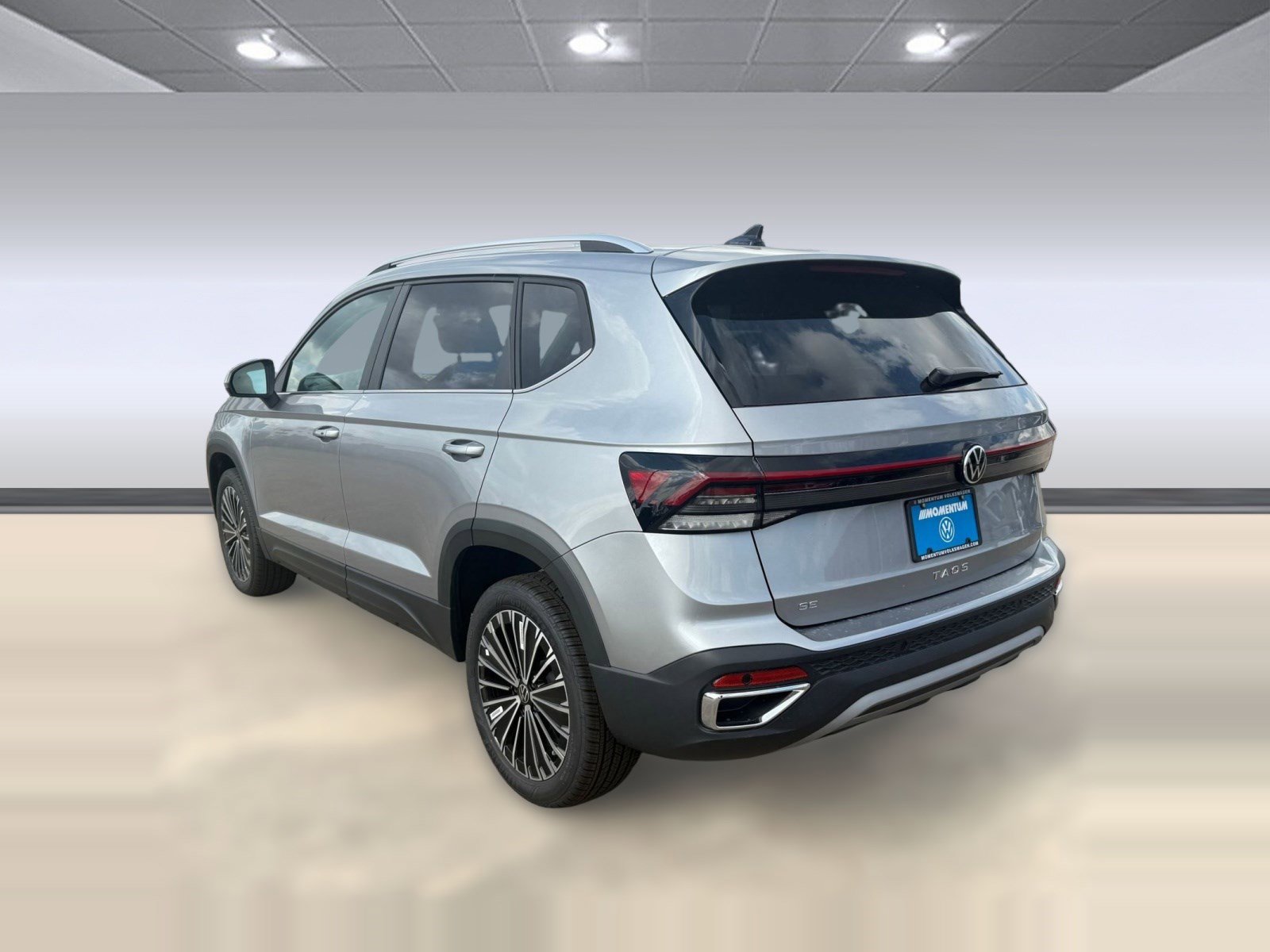 New 2026 Volkswagen Taos SE image 3
