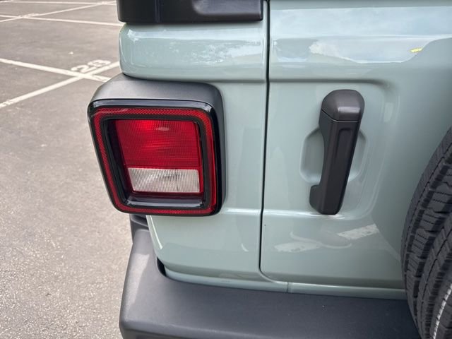 Used 2023 Jeep Wrangler Sport AWD/4WD image 12