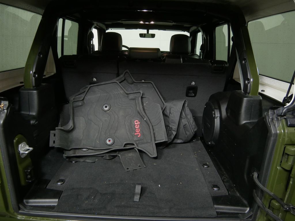 Used 2023 Jeep Wrangler Unlimited Sahara w/ Cold Weather Group image 6