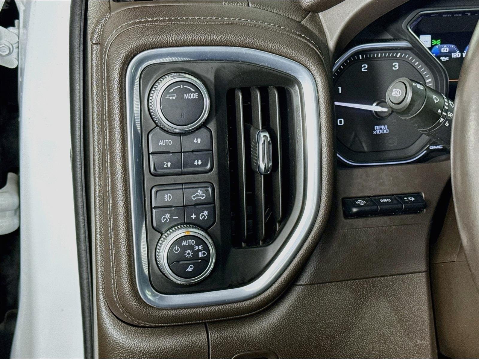 Used 2021 GMC Sierra 3500 Denali w/ Denali Ultimate Package AWD/4WD image 10
