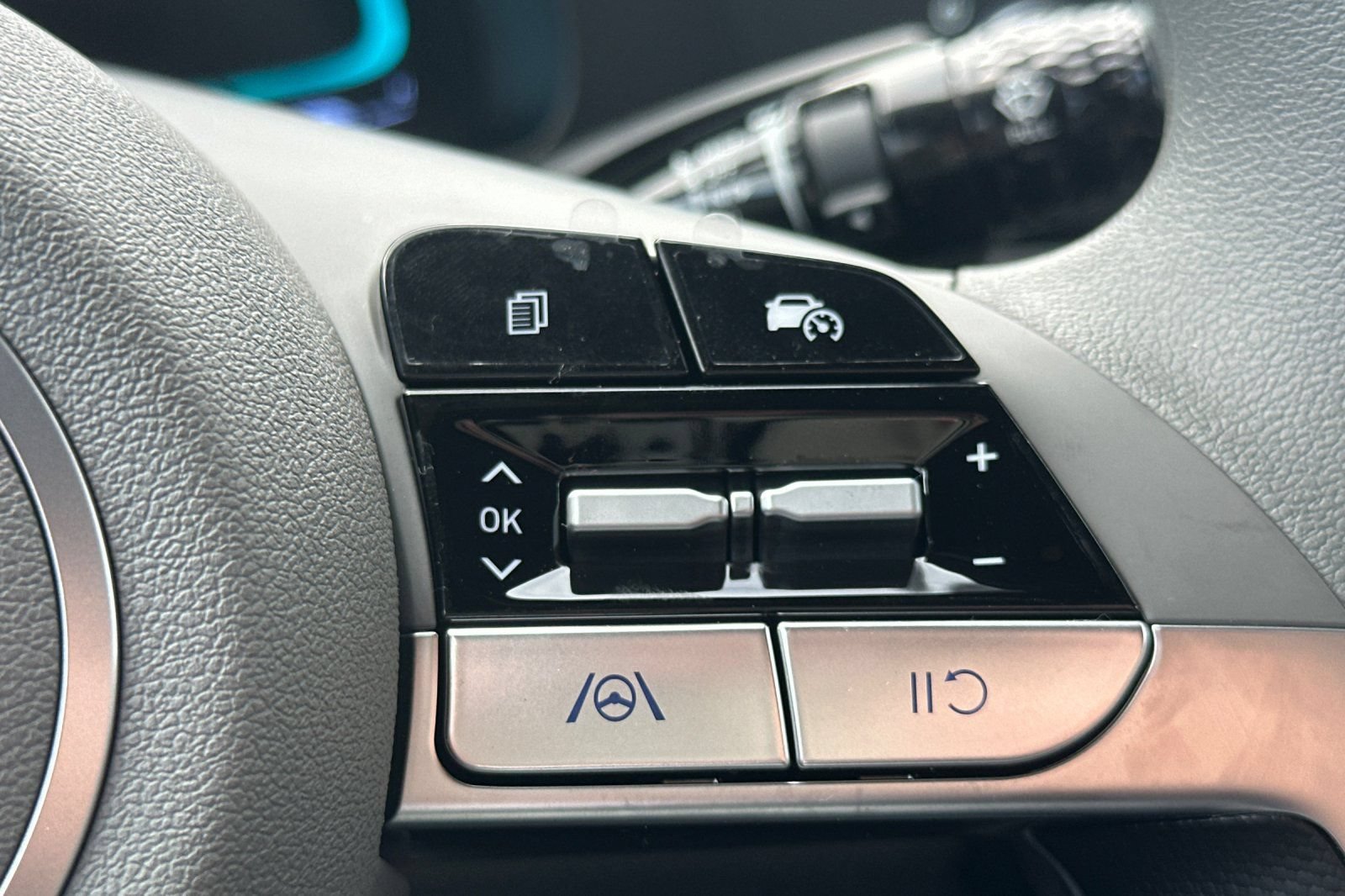 Used 2026 Hyundai Elantra Hybrid FWD image 32