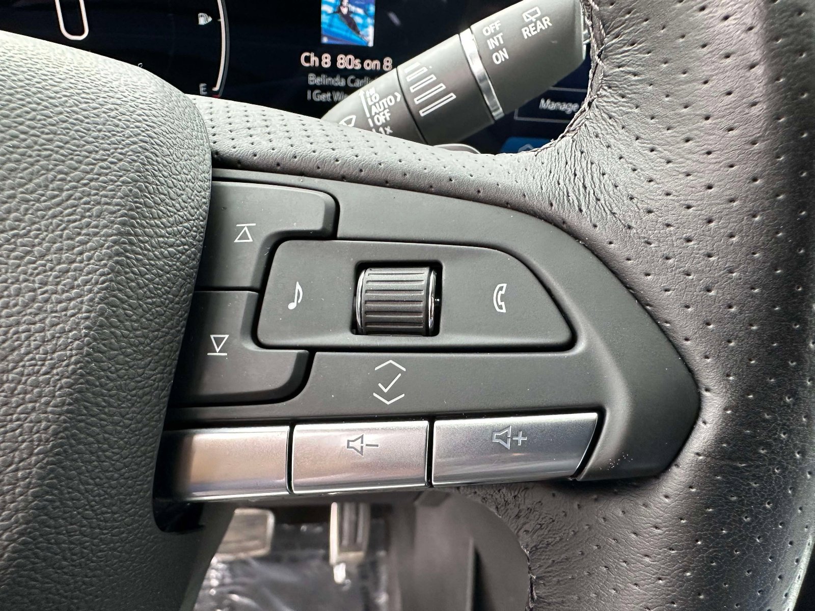 Used 2025 Cadillac XT4 Sport image 17