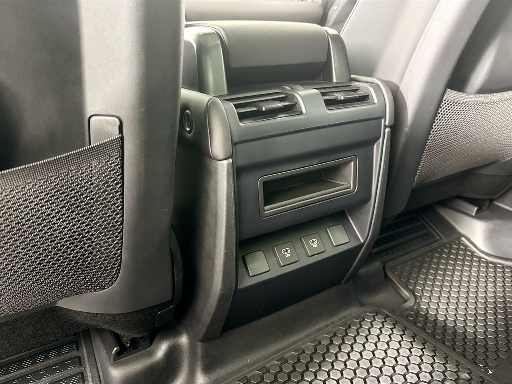Used 2025 Land Rover Defender 110 X-Dynamic SE image 16