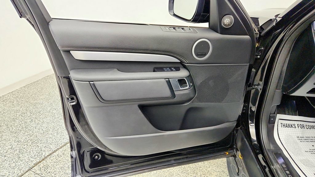 Used 2024 Land Rover Discovery Dynamic SE AWD/4WD image 11
