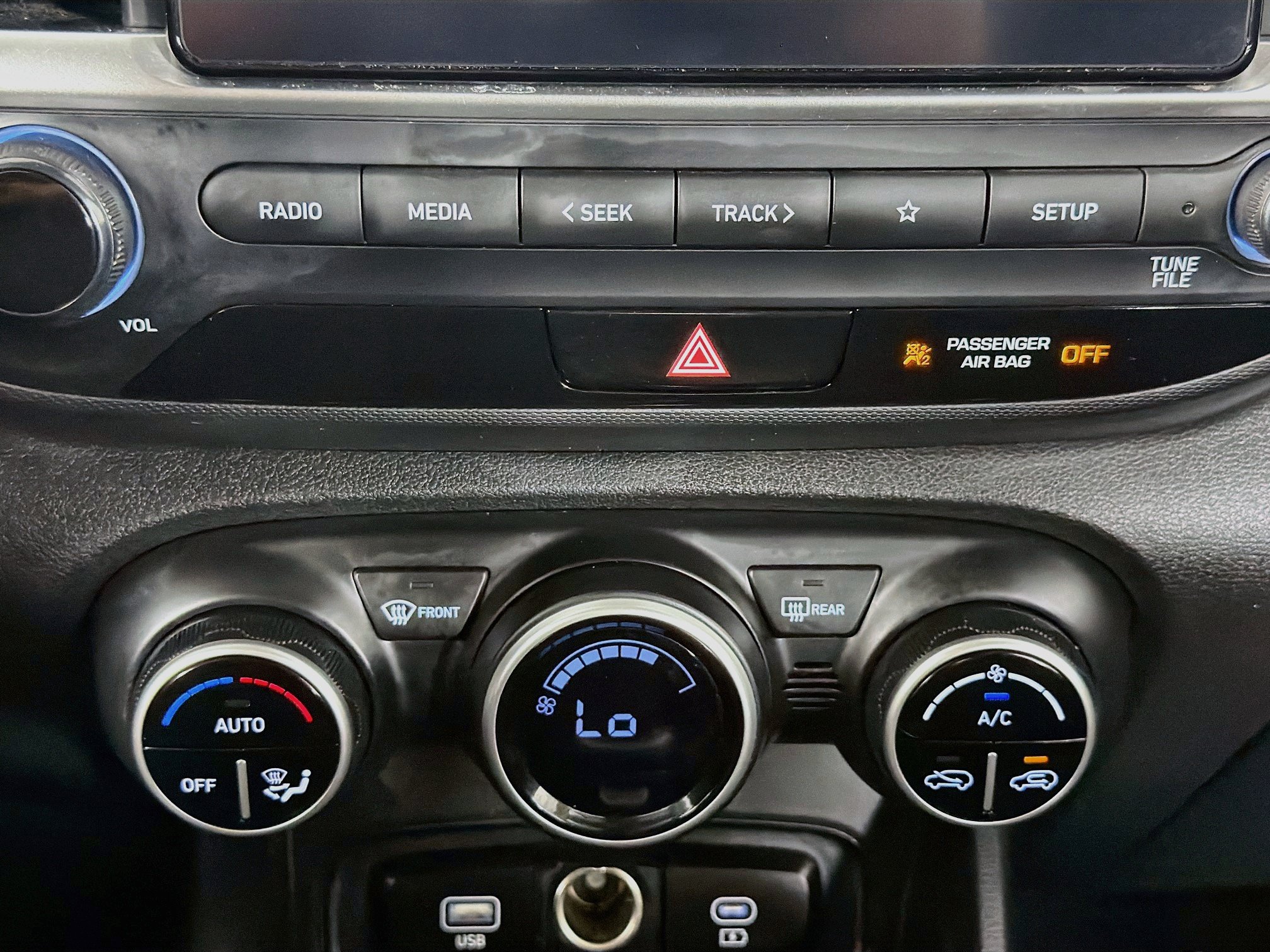 Used 2025 Hyundai Venue SEL FWD image 24