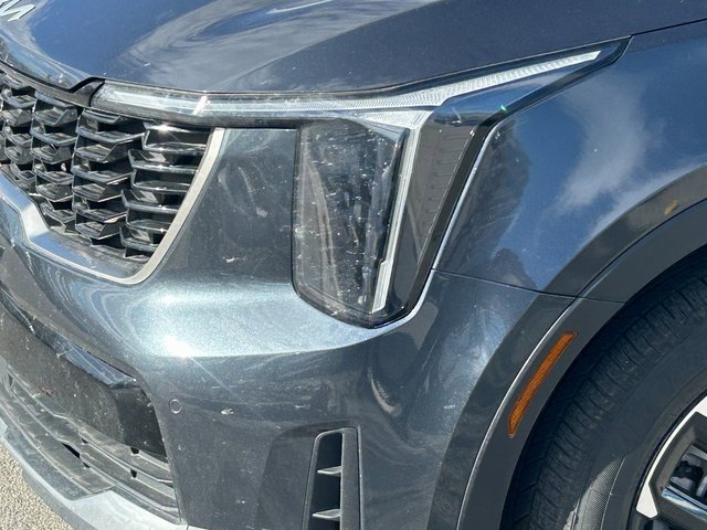 Used 2024 Kia Sorento S image 11
