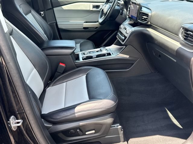 Used 2024 Ford Explorer XLT w/ Equipment Group 202A AWD/4WD image 13