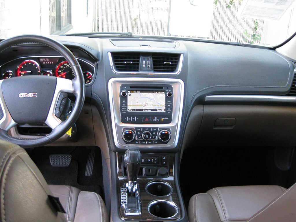 Used 2015 GMC Acadia SLT w/ Open Road Package FWD image 29