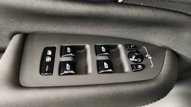 New 2026 Volvo XC90 B5 Core AWD/4WD image 10