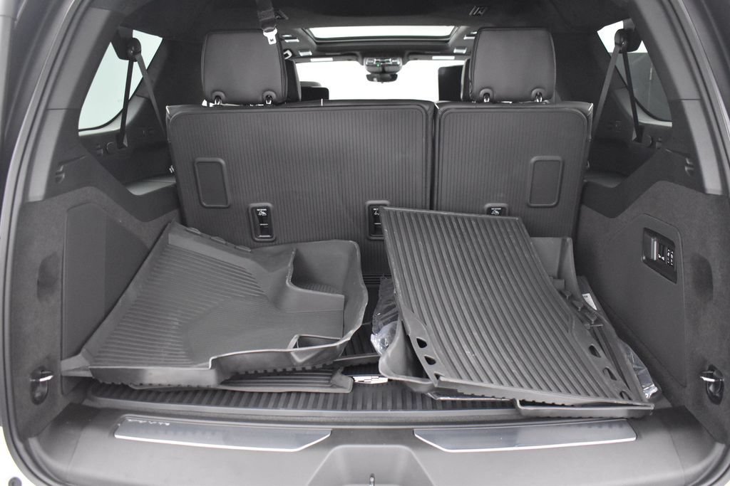 Certified 2026 Cadillac Escalade ESV Platinum Sport w/ LPO, ONYX Package AWD/4WD image 9