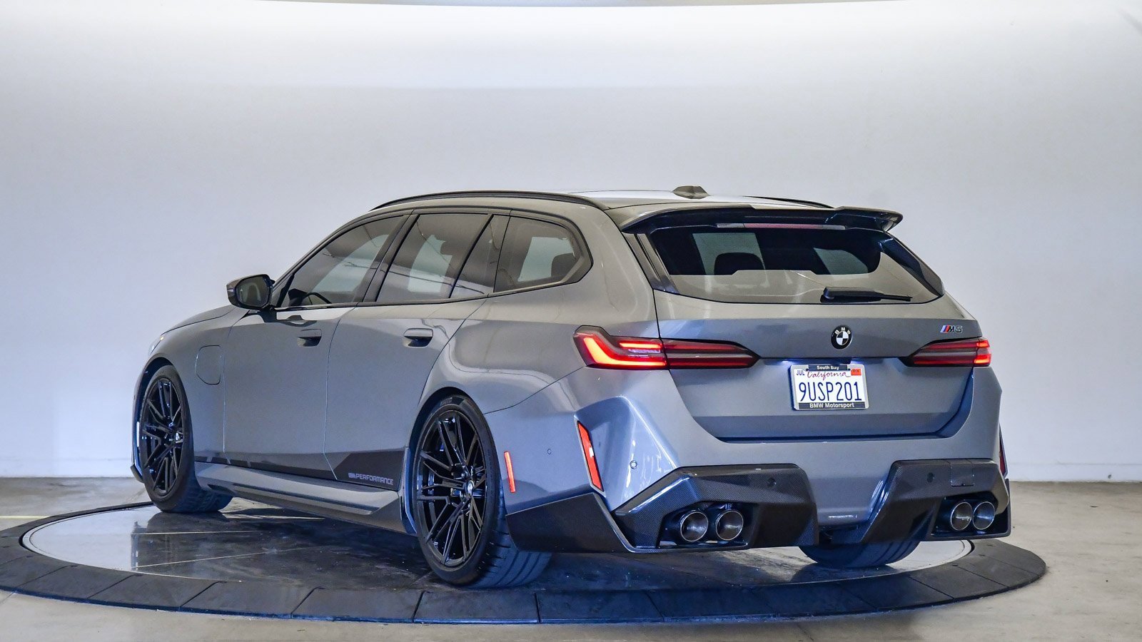 Used 2025 BMW M5 Touring w/ M Driver's Package image 2