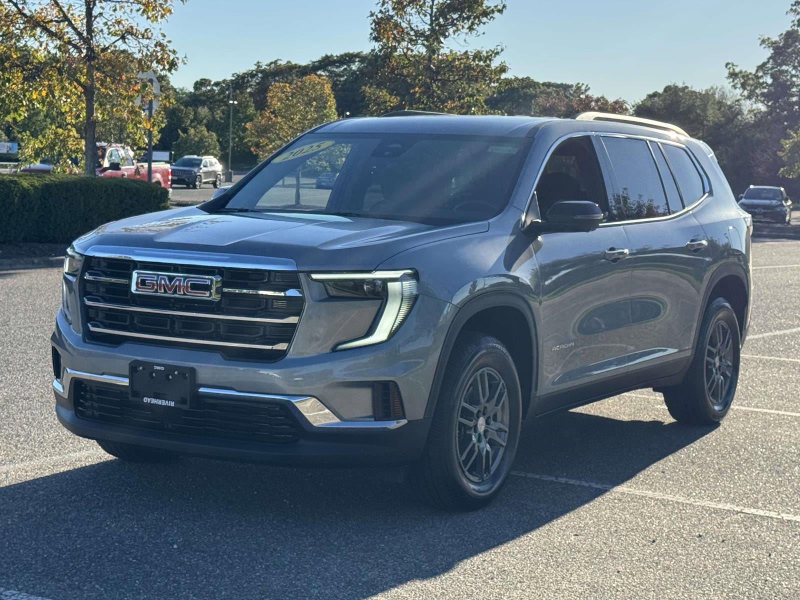 Used 2025 GMC Acadia Elevation image 1