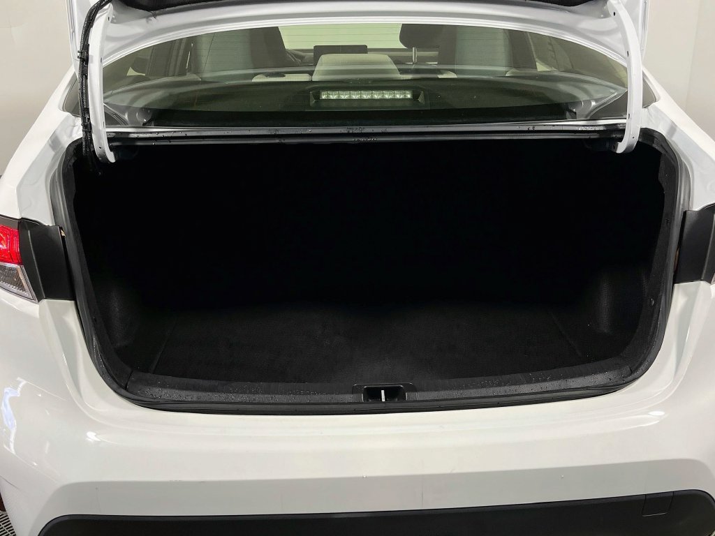 Used 2022 Toyota Corolla LE FWD image 30