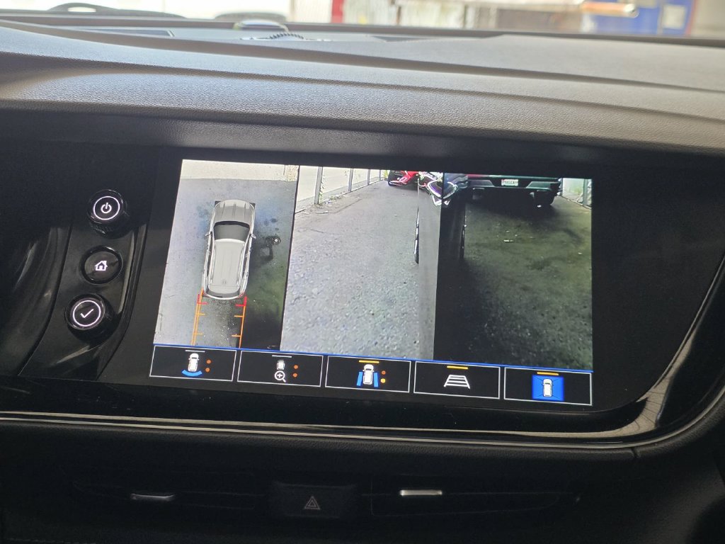 Used 2023 Buick Envision Avenir AWD/4WD image 20