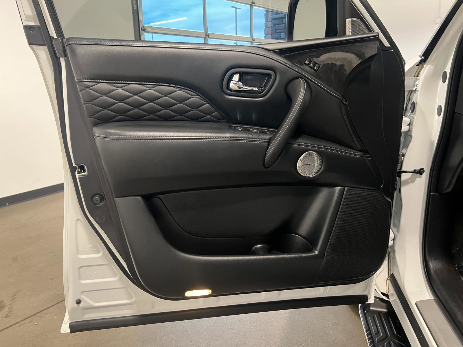 Used 2024 INFINITI QX80 Sensory image 29