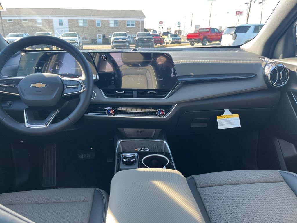 New 2026 Chevrolet Equinox LT w/ Convenience Package II FWD image 30