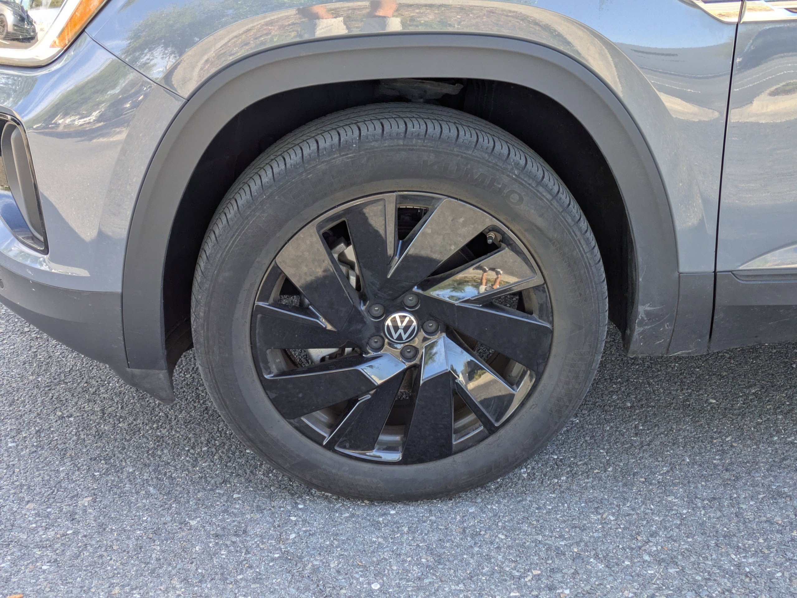 Used 2024 Volkswagen Atlas Cross Sport SE w/ Panoramic Sunroof Package FWD image 10