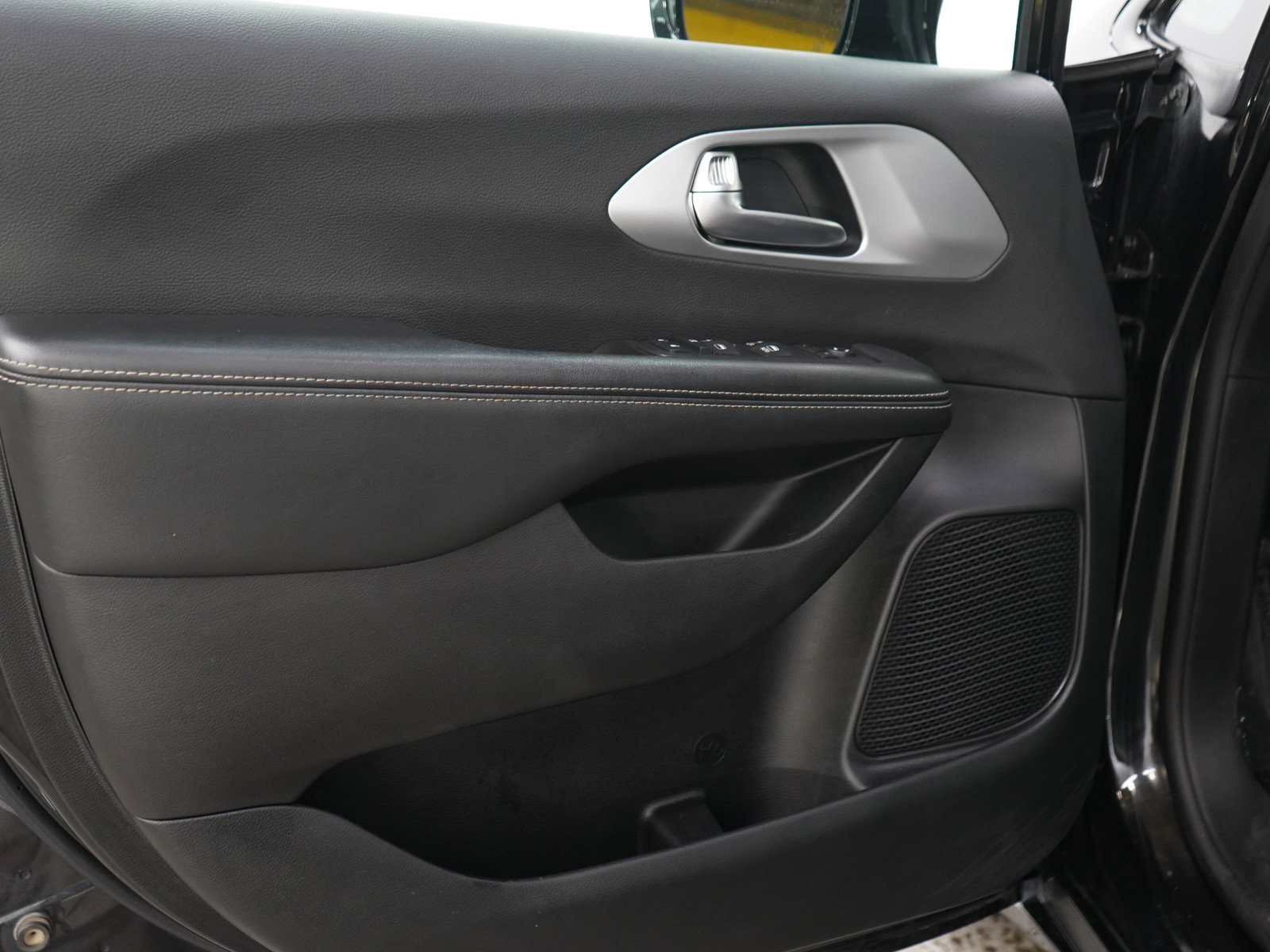 Used 2019 Chrysler Pacifica Touring Plus FWD image 21