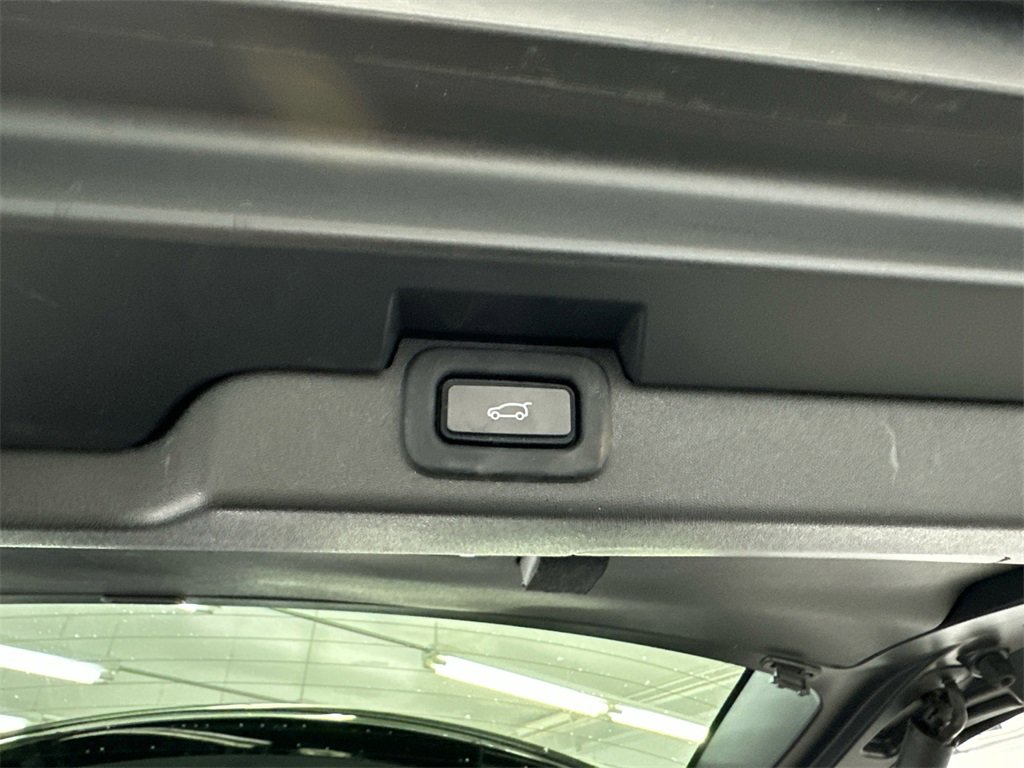 Used 2022 Land Rover Discovery S R-Dynamic image 21