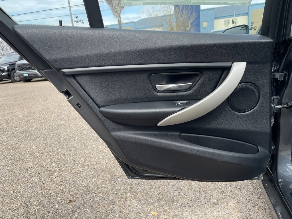 Used 2016 BMW 320i Sedan image 12