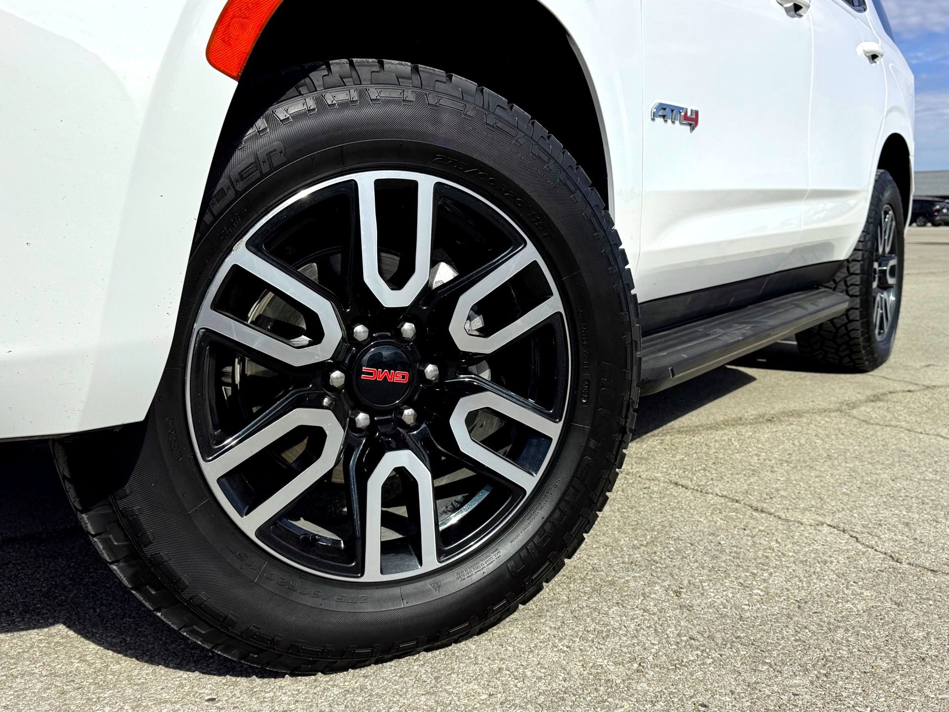 Used 2023 GMC Yukon AT4 w/ Technology Package image 2