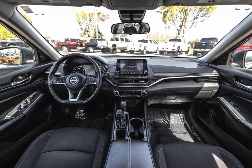 Used 2024 Nissan Altima 2.5 SV FWD image 23