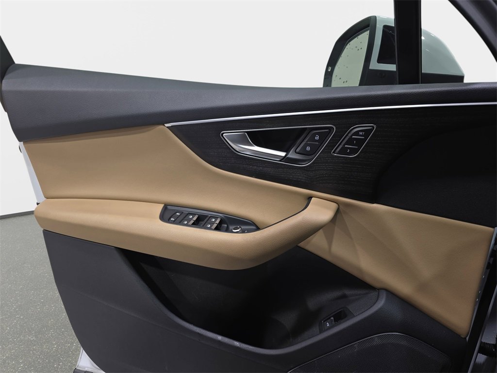 Used 2021 Audi Q7 3.0T Premium image 30