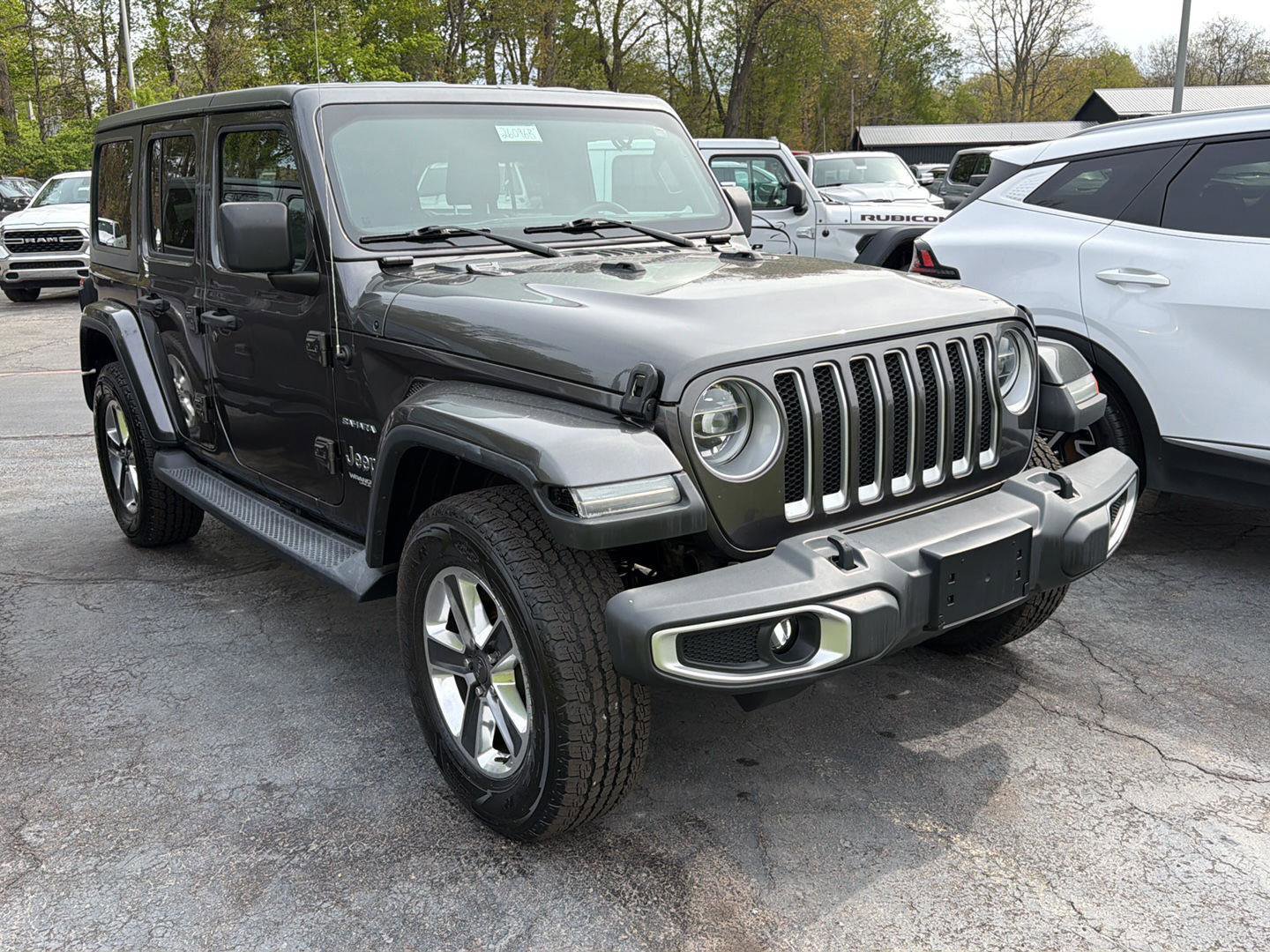 Used 2018 Jeep Wrangler Unlimited Sahara AWD/4WD image 2