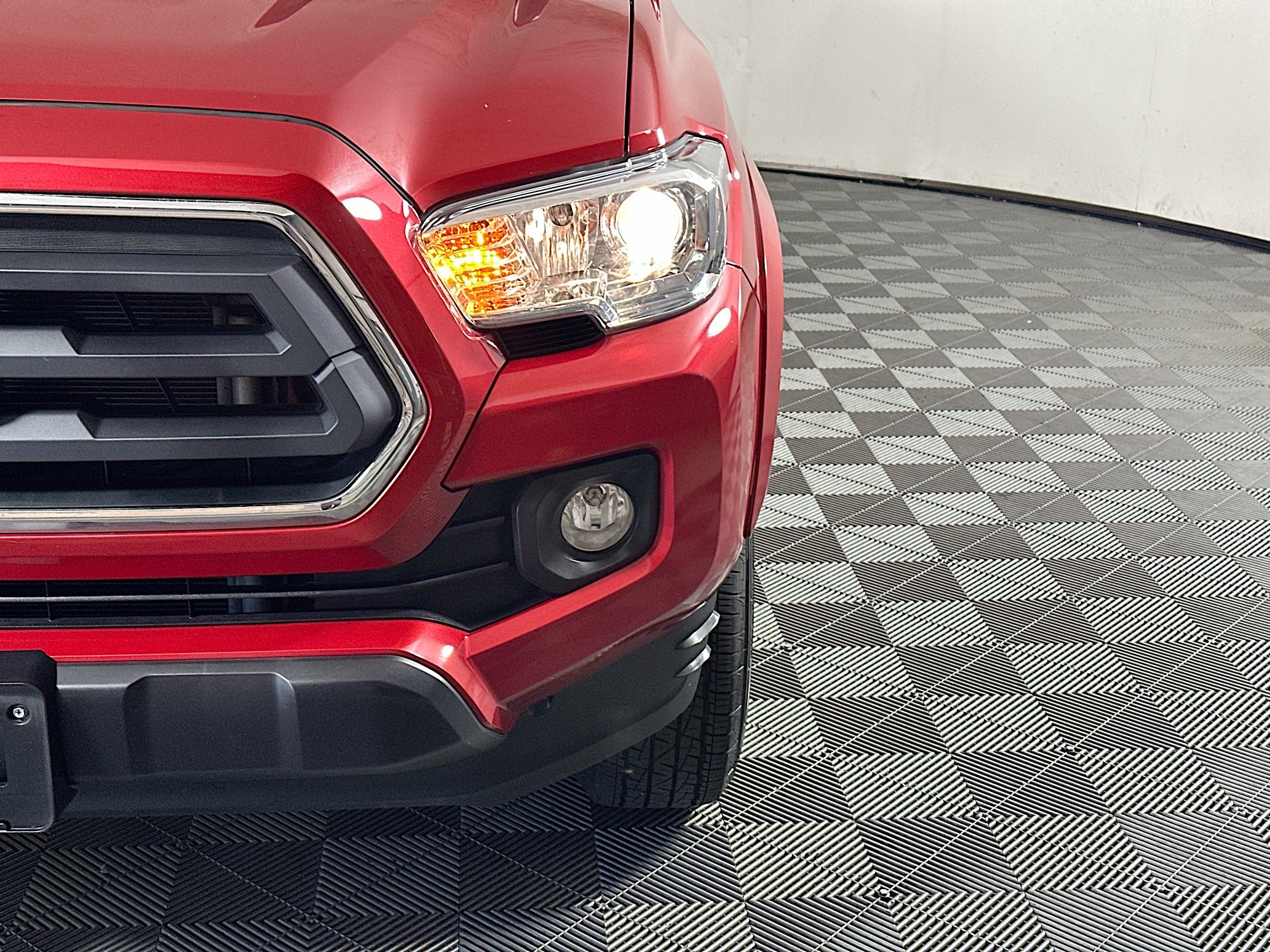Used 2023 Toyota Tacoma SR5 AWD/4WD image 9
