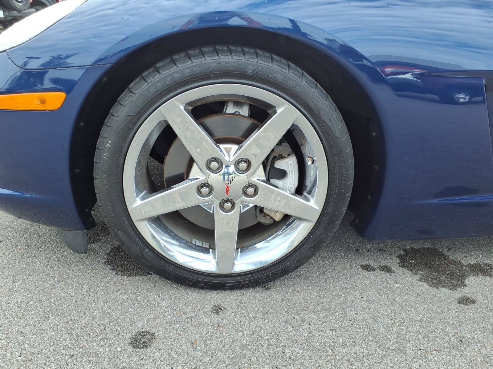 Used 2007 Chevrolet Corvette Coupe w/ Preferred Equipment Group RWD image 9